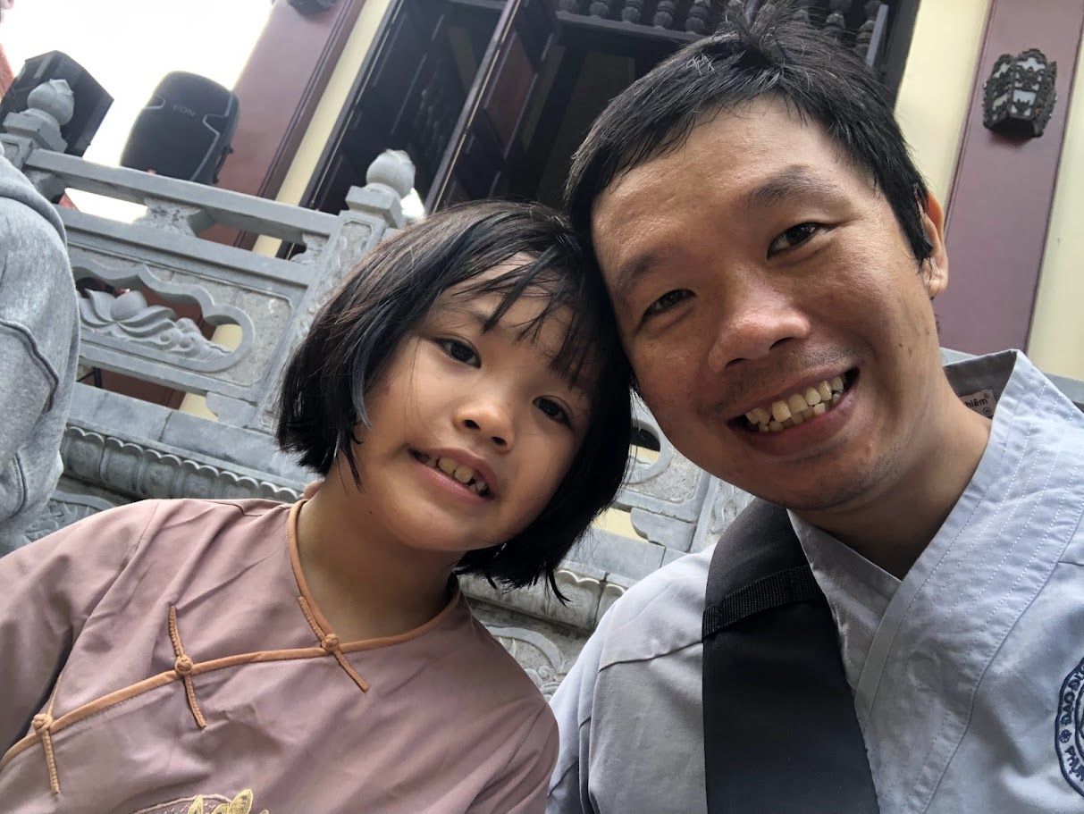 Đi chùa với bố dự lễ Phật Đản – tháng 5 năm 2023