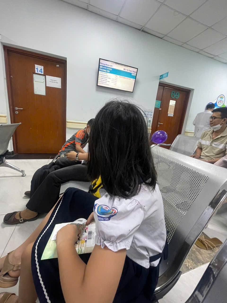 Hôm nay Kem đi khám ở bệnh viện Nhi Đồng TP vì nhức đầu 1 tuần rồi